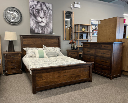 Adirondack_Ruffsawn Handstone
_Bedroom