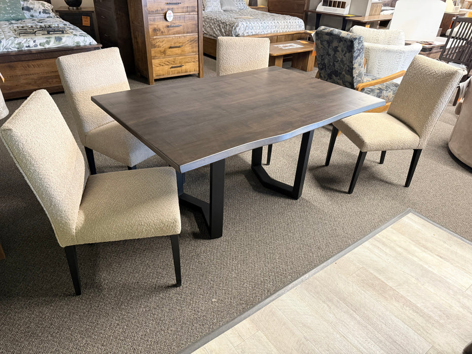Pemberton dining table crafted from solid wormy ambrosia maple with a dark Sawmill Moose finish and faux-live edge, paired with 4 Kenova dining chairs in boucle textured ivory upholstery and black metal legs.
