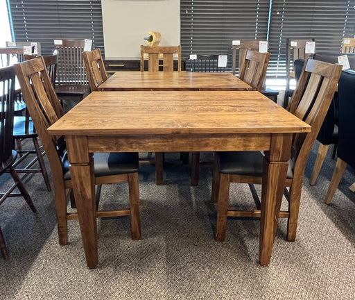 Reesor Dining Set in Ambrosia Maple
