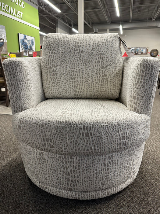Tina Swivel in Ivory